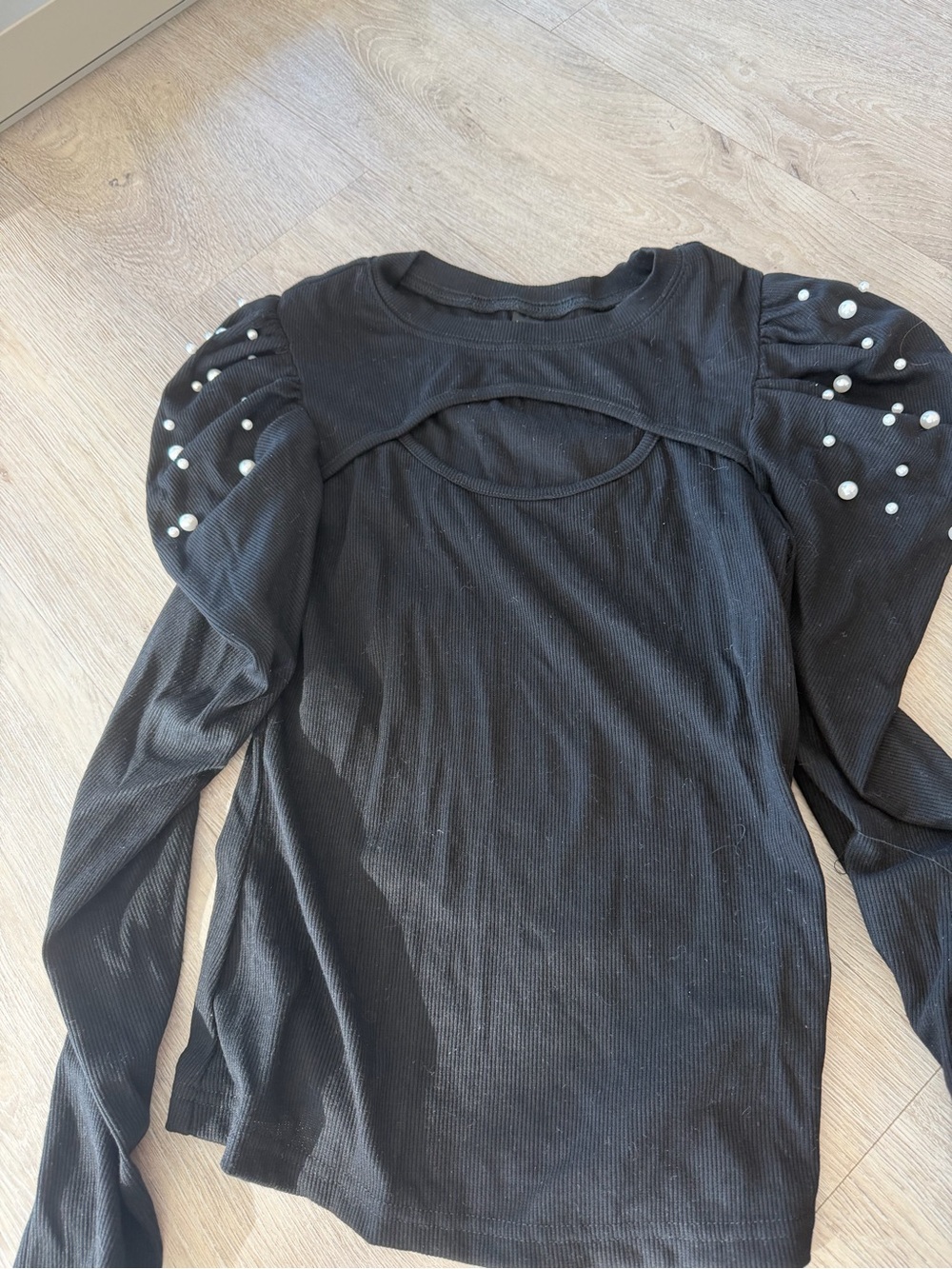SHEIN Black Ribbed Pearl Puff Sleeve Cutout Top